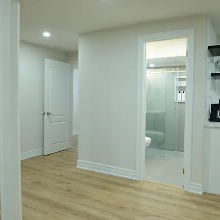 Spacious 2-Bed-Room Near Yonge & Major Mackenzie Richmond Hill Exterior photo