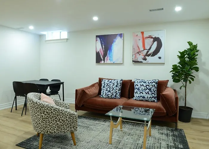 Spacious 2-Bed-Room Near Yonge & Major Mackenzie
