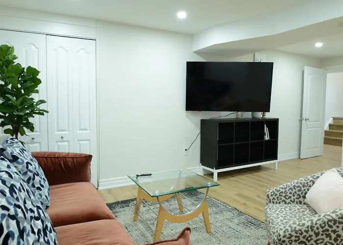 Spacious 2-Bed-Room Near Yonge & Major Mackenzie