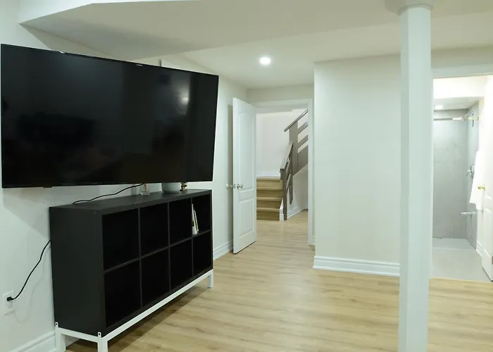 Spacious 2-Bed-Room Near Yonge & Major Mackenzie