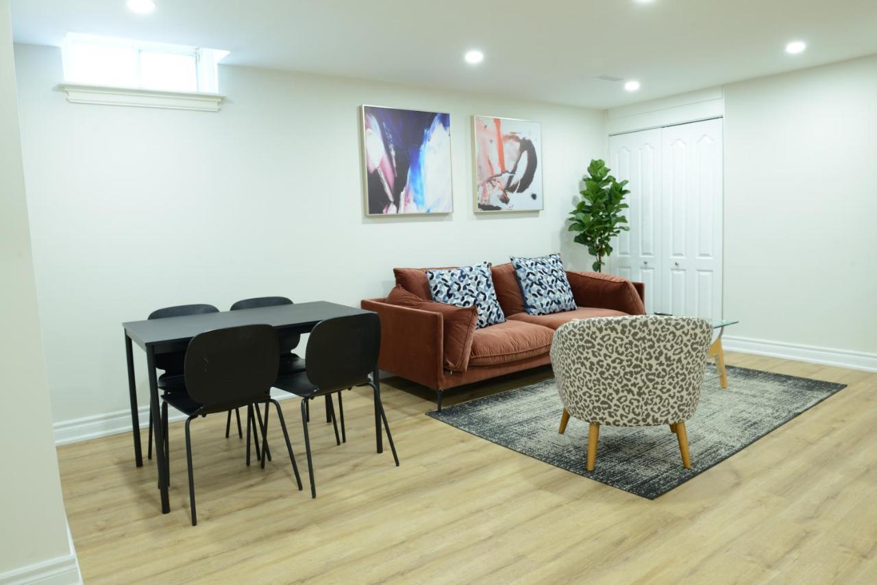 Spacious 2-bed-room Near Yonge & Major Mackenzie Apartment Richmond Hill