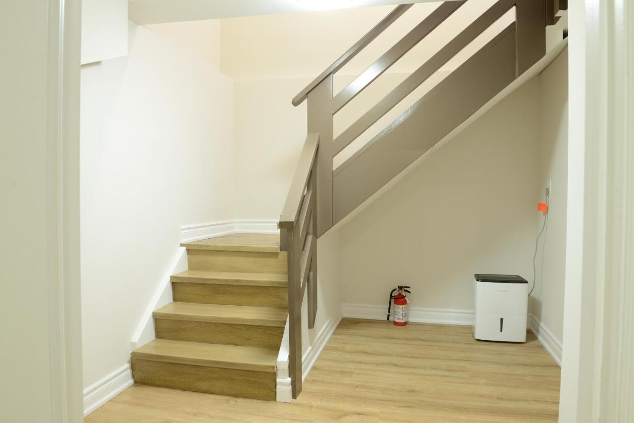 Spacious 2-bed-room Near Yonge & Major Mackenzie Apartment *