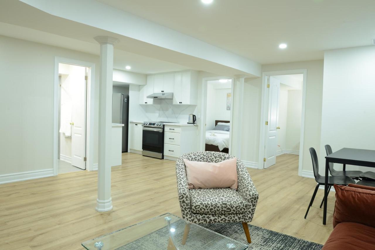 Apartment Spacious 2-bed-room Near Yonge & Major Mackenzie Richmond Hill