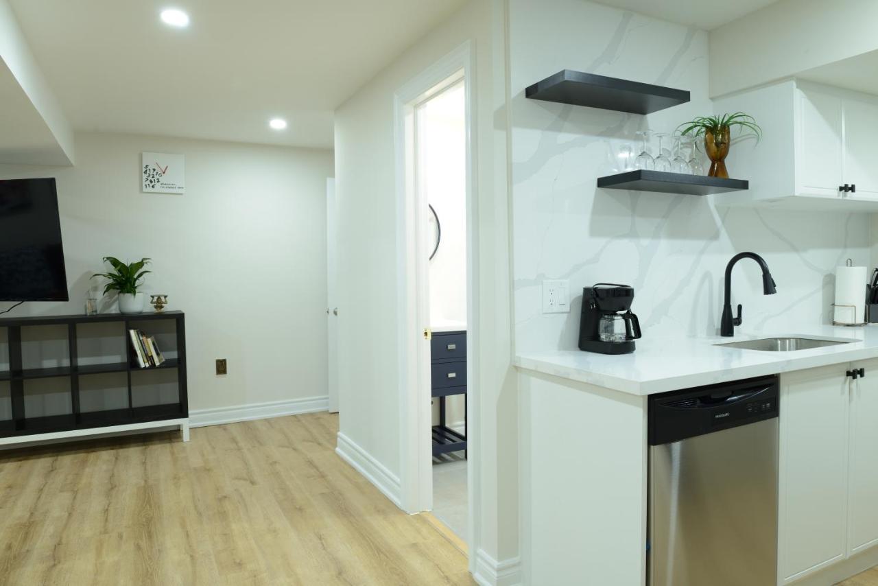 Spacious 2-bed-room Near Yonge & Major Mackenzie Apartment