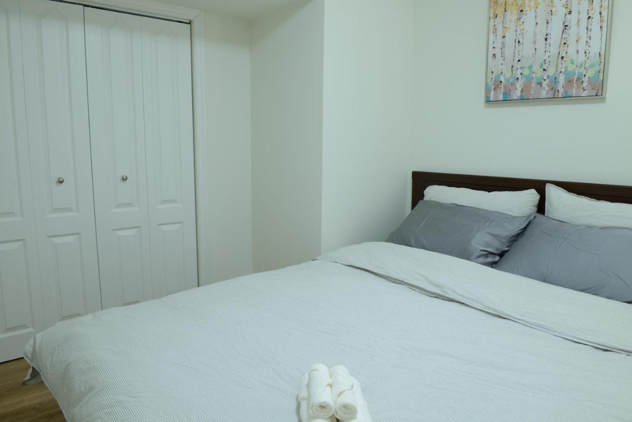 Spacious 2-bed-room Near Yonge & Major Mackenzie Apartment *